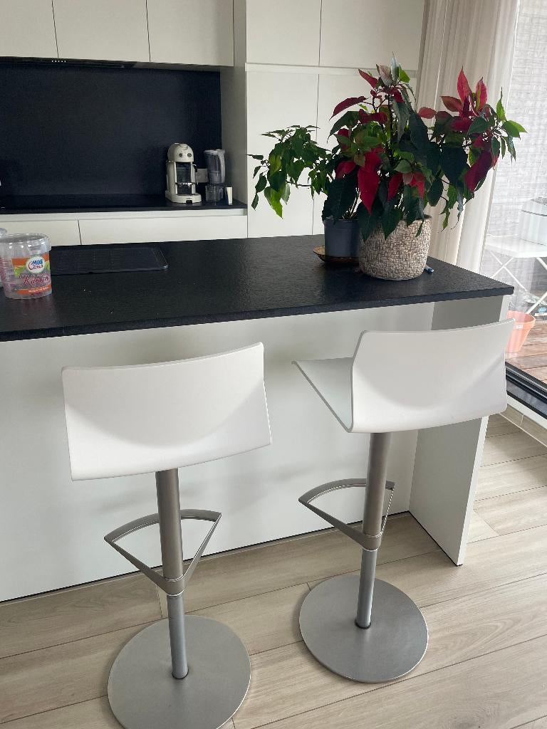 Barkrukken Lapalma design, Huis en Inrichting, Barkrukken, Zo goed als nieuw, Hout, Metaal, 2 krukken, In hoogte verstelbaar, Met voetsteun