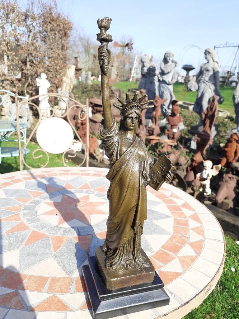 BRONZEN BEELD GESIGNEERD MET HET VRIJHEIDSBEELD., Ophalen of Verzenden, Brons