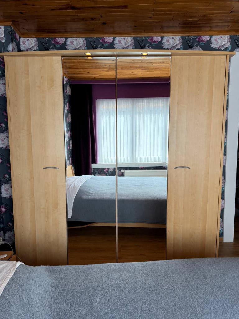 Slaapkamerset: bed+matras, kleerkast, commode, kastjes, Huis en Inrichting, Slaapkamer | Complete slaapkamers, Ophalen, Zo goed als nieuw