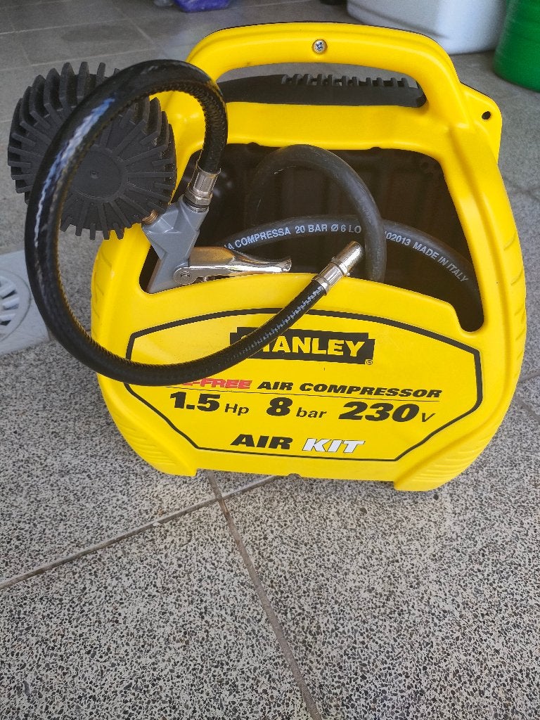 Compresseur Stanley 8 bar, Moins de 25 litres, Moins de 200 litres/min, Comme neuf, Enlèvement