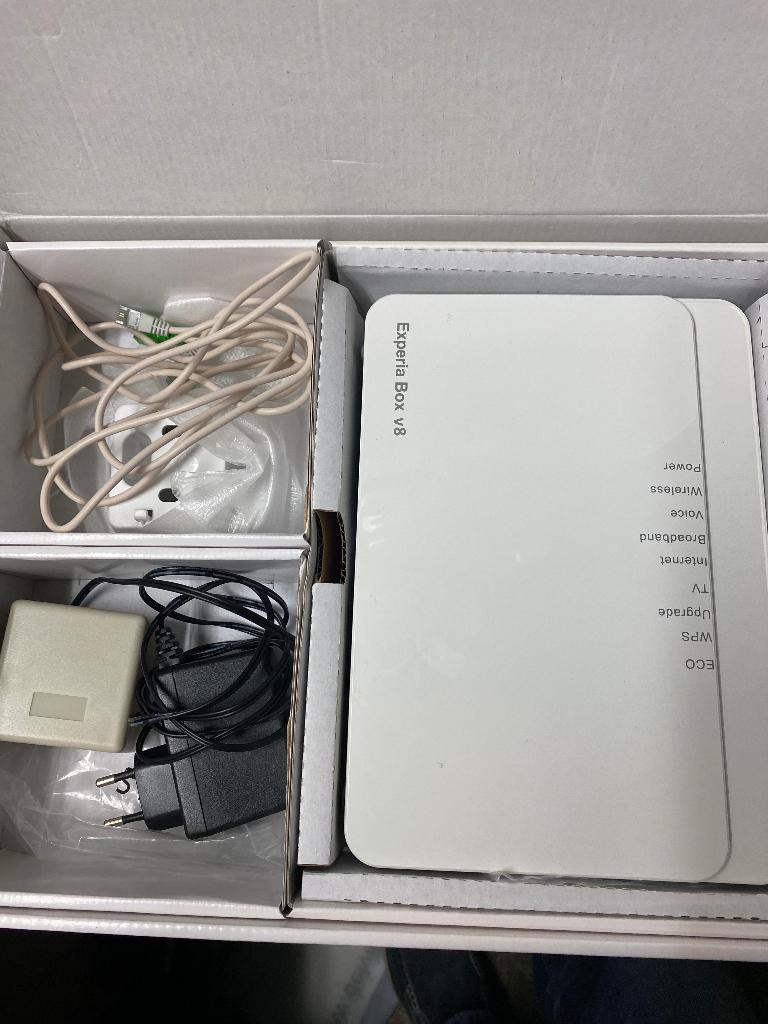 router, Ophalen of Verzenden, Zo goed als nieuw, Router, V8