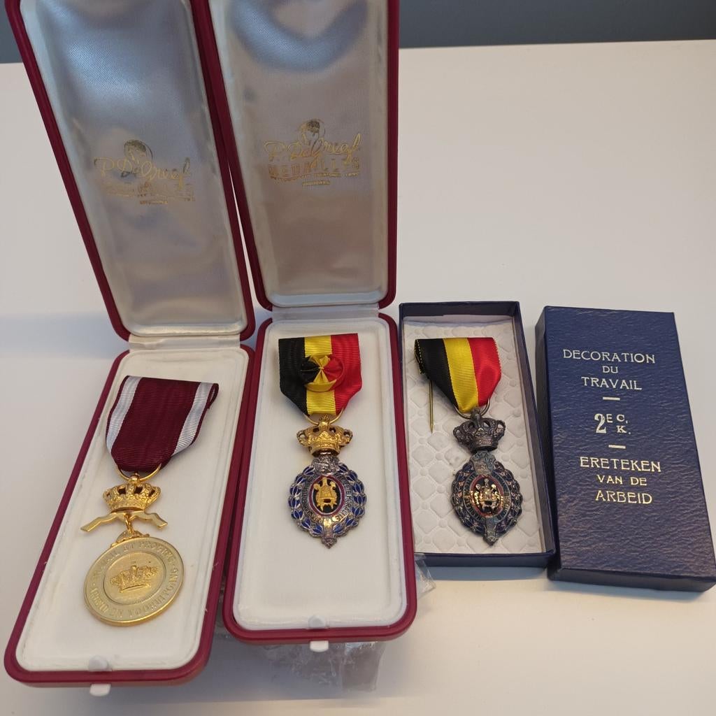 Eretekens medailles 1st en 2e categorie arbeid, Verzamelen, Ophalen of Verzenden