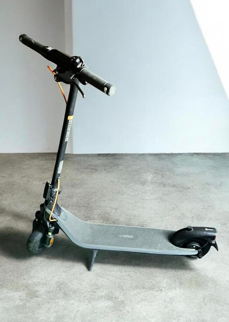 Segway-ninebot electric scooter, Fietsen en Brommers, Ophalen of Verzenden, Zo goed als nieuw, Elektrische step (E-scooter)