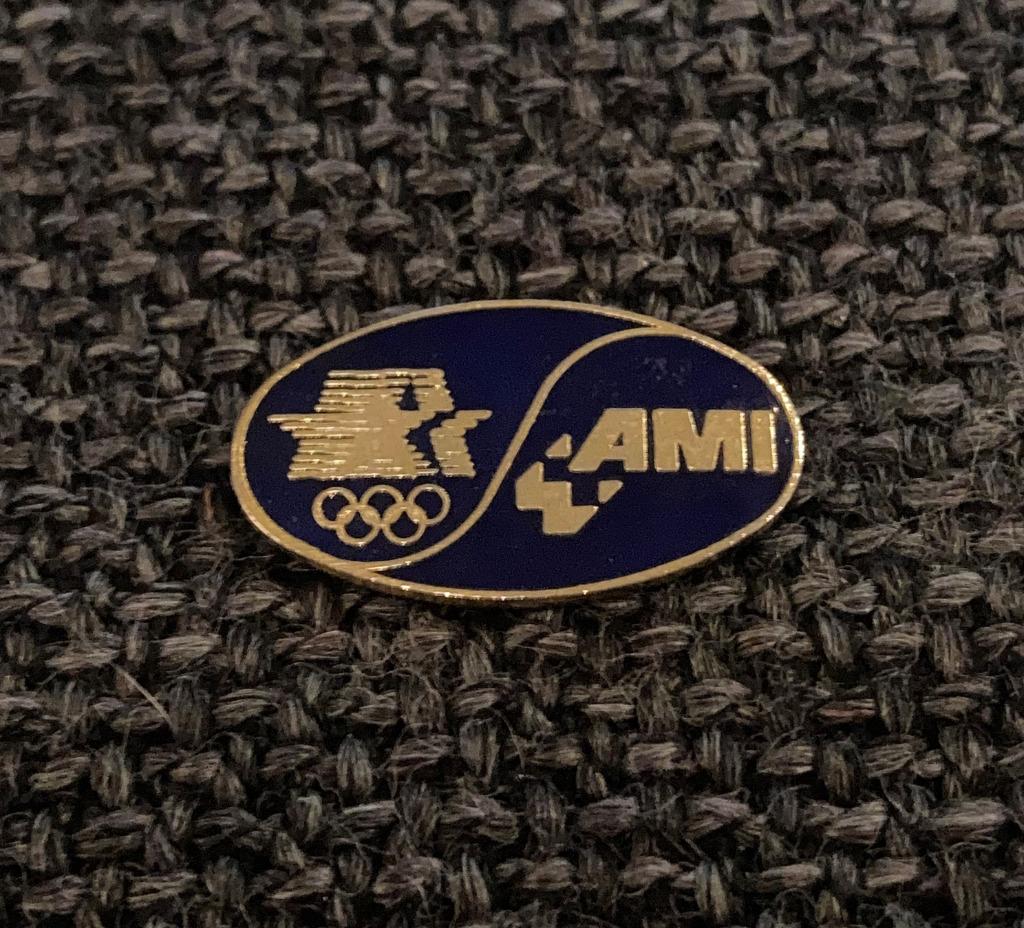 PIN - AMI - OLYMPISCHE SPELEN - JEUX OLYMPIQUES, Envoi, Utilisé, Sport, Insigne ou Pin's