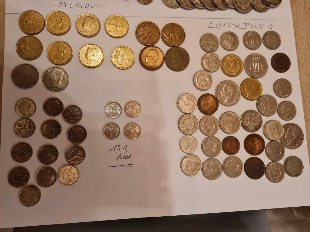 Monnaies de plusieurs pays, Enlèvement