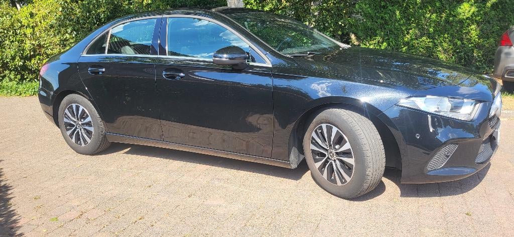 Mercedes A 180 Sedan Automaat | 2020 met 1 jaar garantie, Auto's, Zwart, Leder, Berline, Particulier