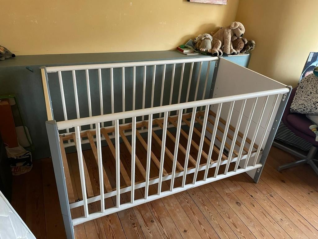 Houten kinderbed met degelijke matras, Ophalen