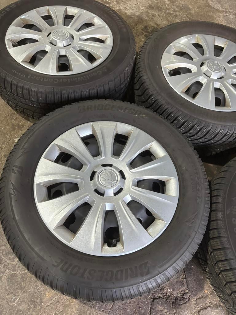 Kits hivers skoda 215 60 16. Pneus 6mm 5x112 vw audi, Auto-onderdelen, Banden en Velgen, Ophalen, Band(en)