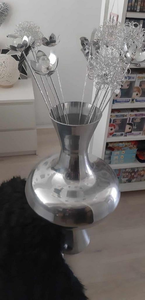 Grand vase en aluminium, Enlèvement