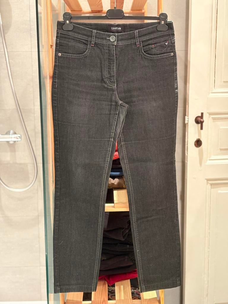 Donkergrijze jeans van Taifun (38)., Ophalen, Zo goed als nieuw, Grijs, W30 - W32 (confectie 38/40)