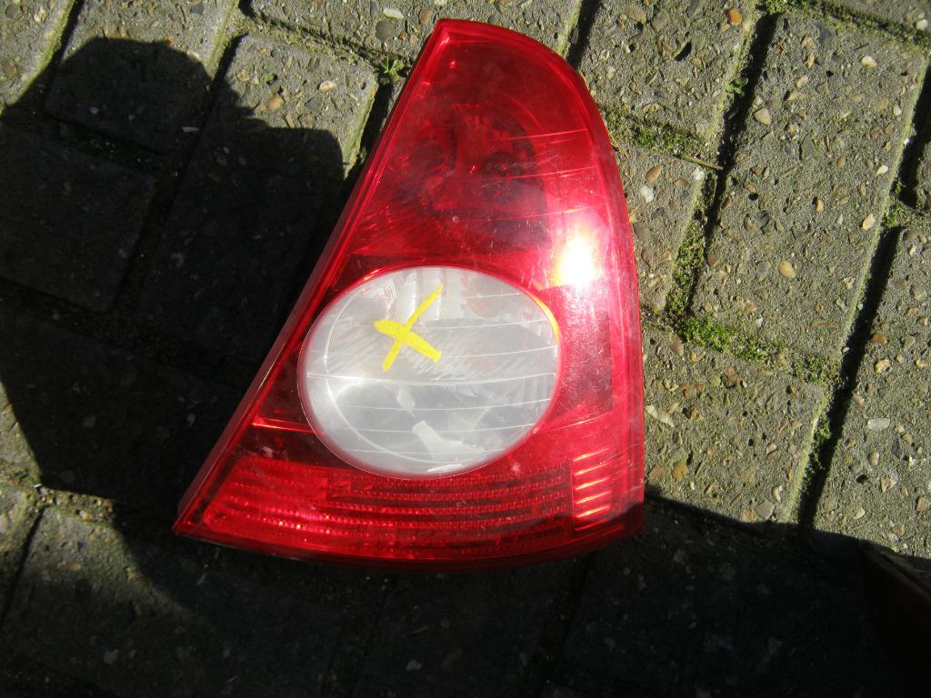 1 Feu Arrière droit renault clio, Autos : Pièces & Accessoires, Enlèvement ou Envoi, Utilisé, Renault