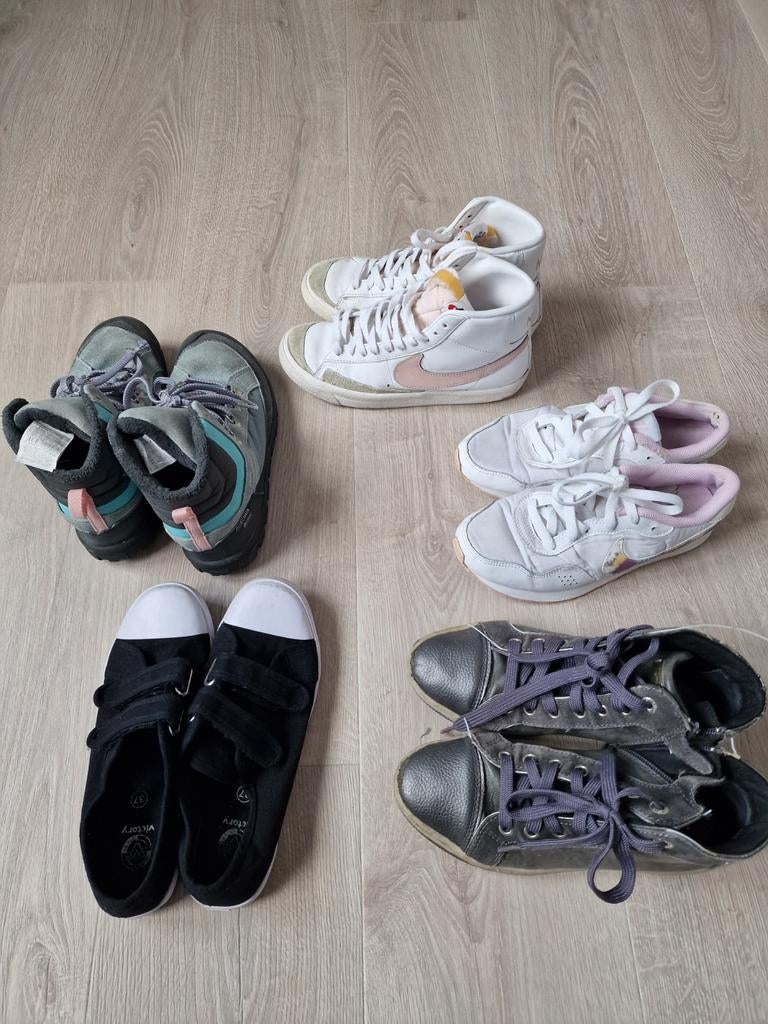 Schoenen maat 36 , 37  Gratis bij aankoop van kinderkleding, Ophalen, NIKE, Meisje, Gebruikt