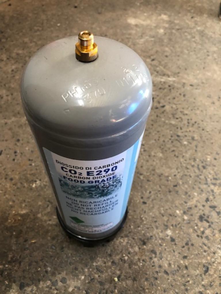 lege gasfles inhoud 2,2L 30 cm hoog, Ophalen, Gebruikt