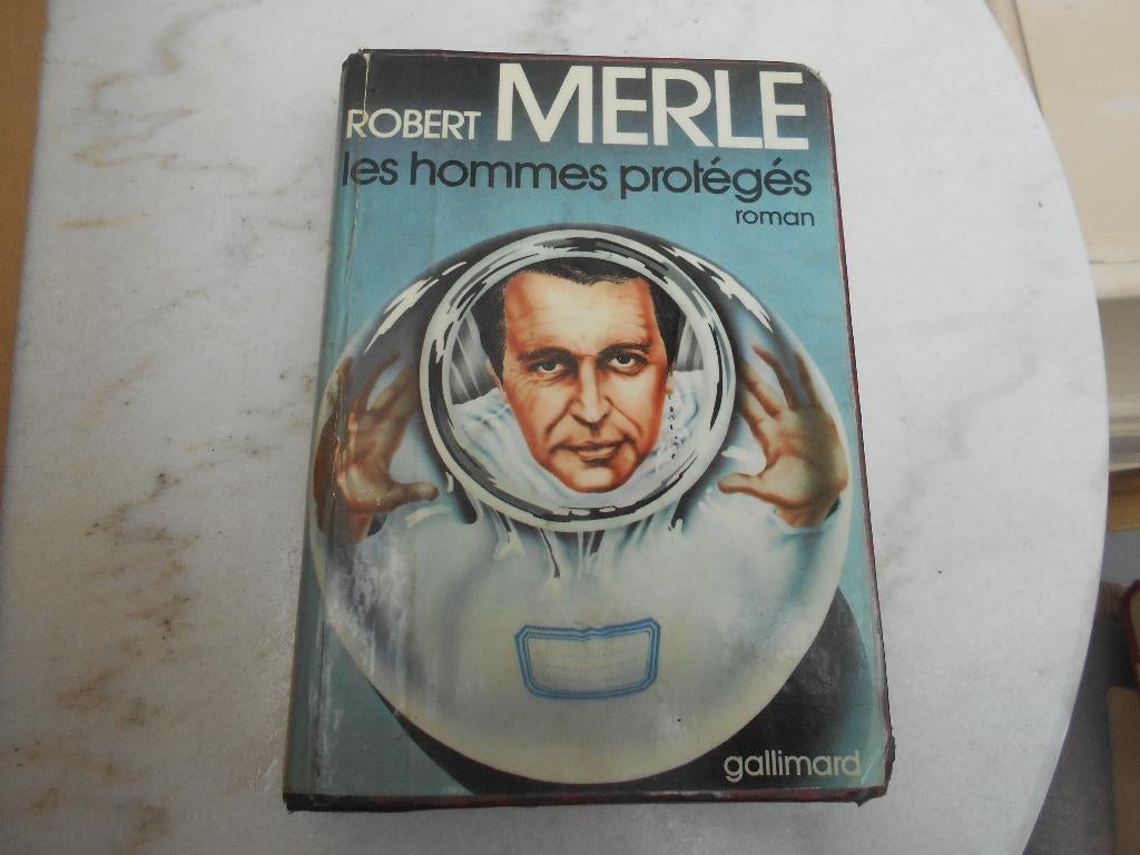 ancien roman 1974 Robert Merle "Les hommes protégés ", Livres, Enlèvement ou Envoi, Utilisé
