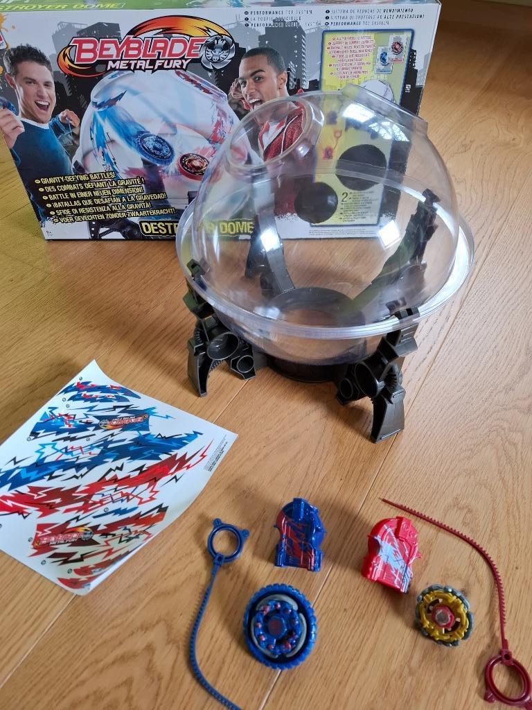 Beyblade Destroyer Dome incl. 2 beyblades, Ophalen, Zo goed als nieuw