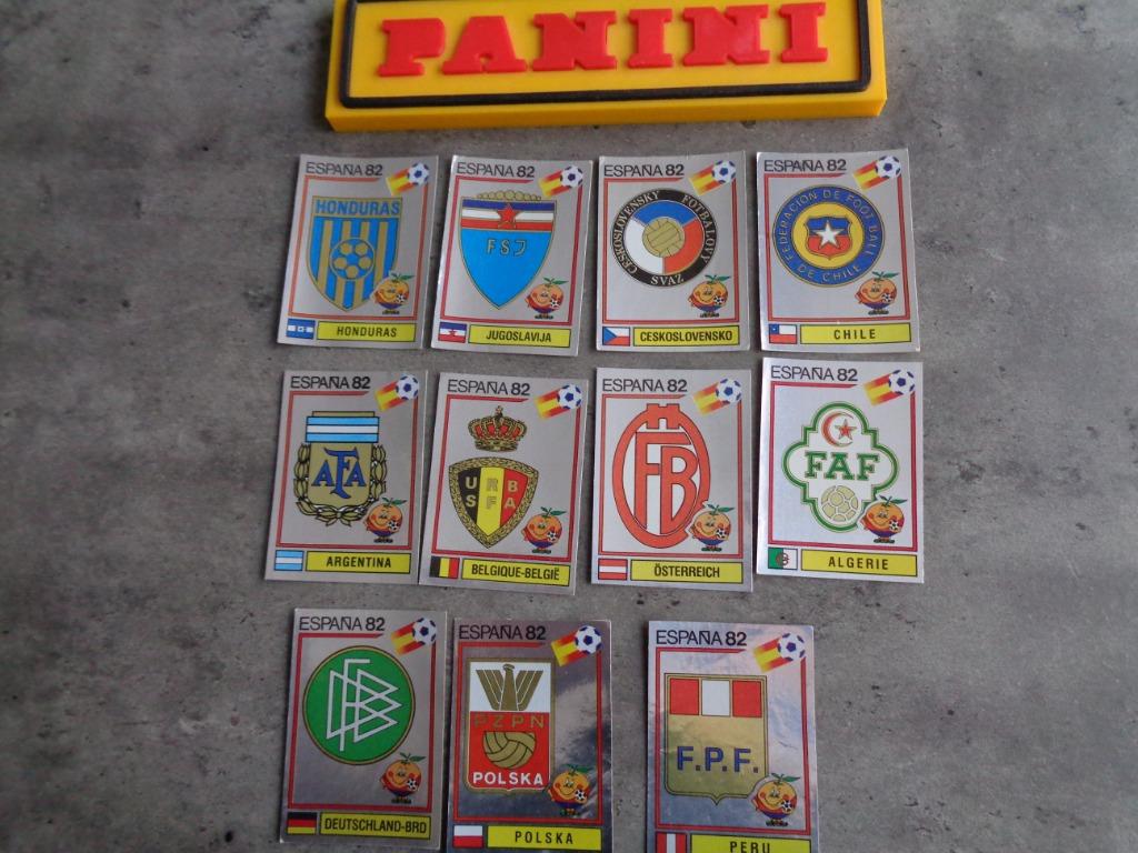 PANINI VOETBAL STICKERS  WORLD CUP 82 WK EMBLEMEN 13X  BADGE, Ophalen of Verzenden