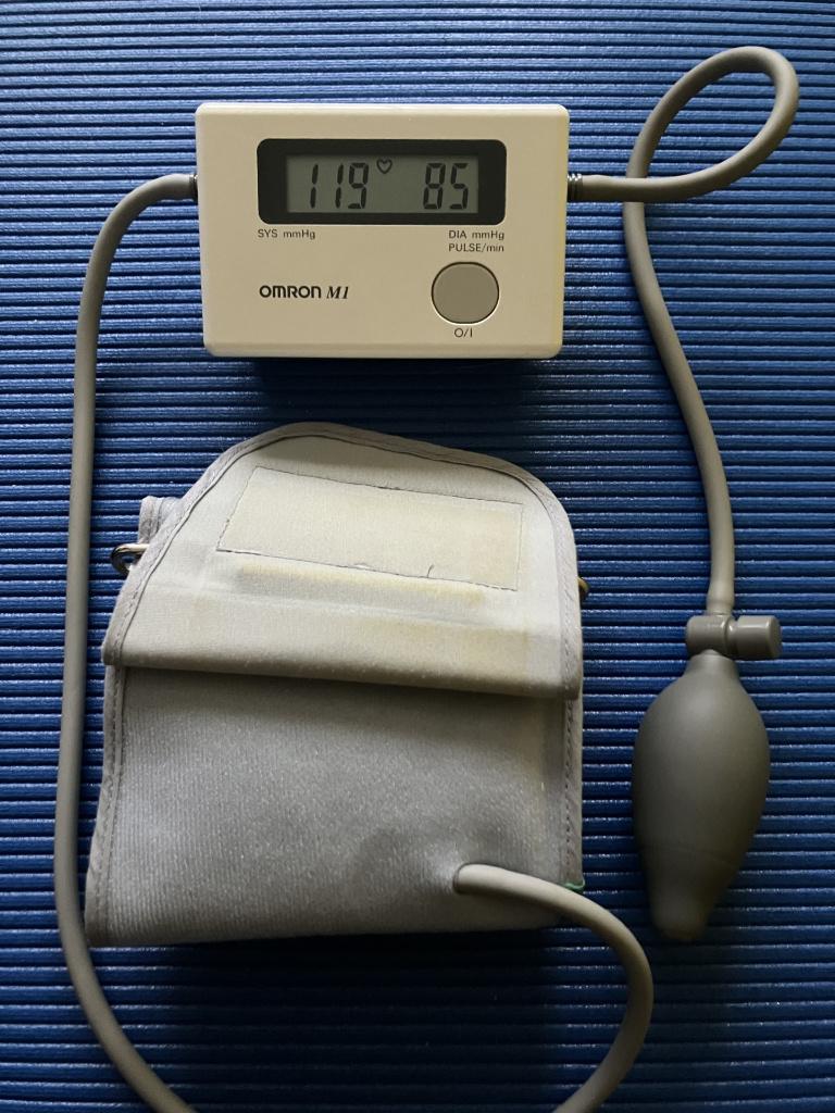tensiomètre Omron M1 pour partie supérieure du bras, Enlèvement ou Envoi, Comme neuf