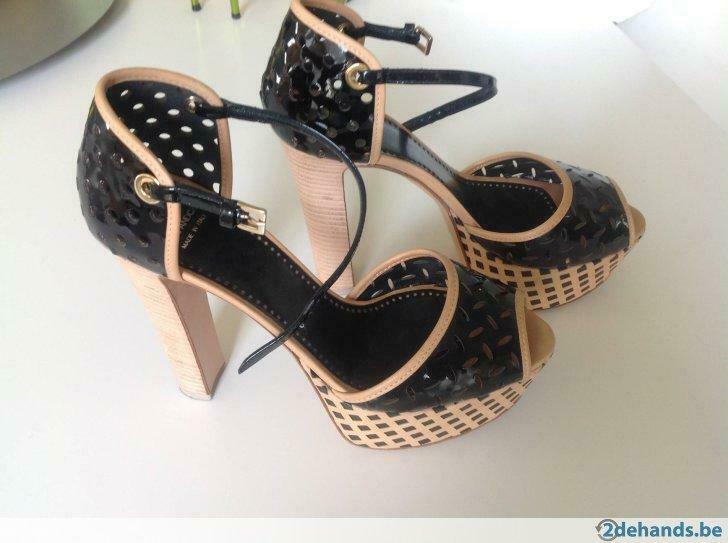 Stilettos, 1 keer gedragen, Moschino maat 36 Doe ze weg zi, Kleding | Dames, Schoenen, Ophalen of Verzenden, Nieuw, Overige kleuren