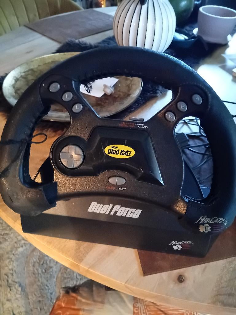 Mad Catz Dual Force Racing Wheel PS1/PS2, Consoles de jeu & Jeux vidéo, Consoles de jeu | Sony Consoles | Accessoires, Utilisé