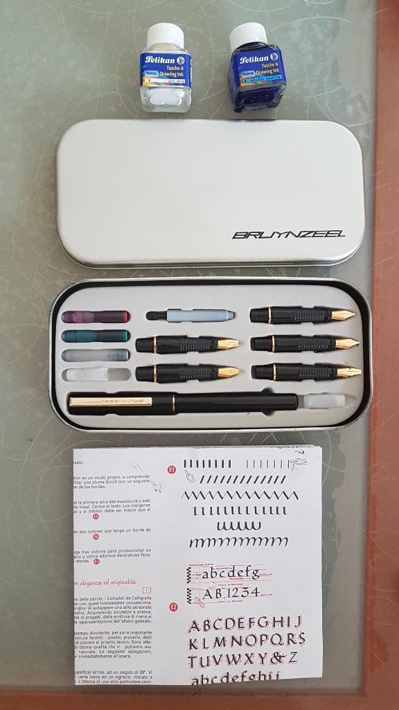 Kaligrafieset Bruynzeel + inkt + messing lettersjabloon, Enlèvement, Comme neuf
