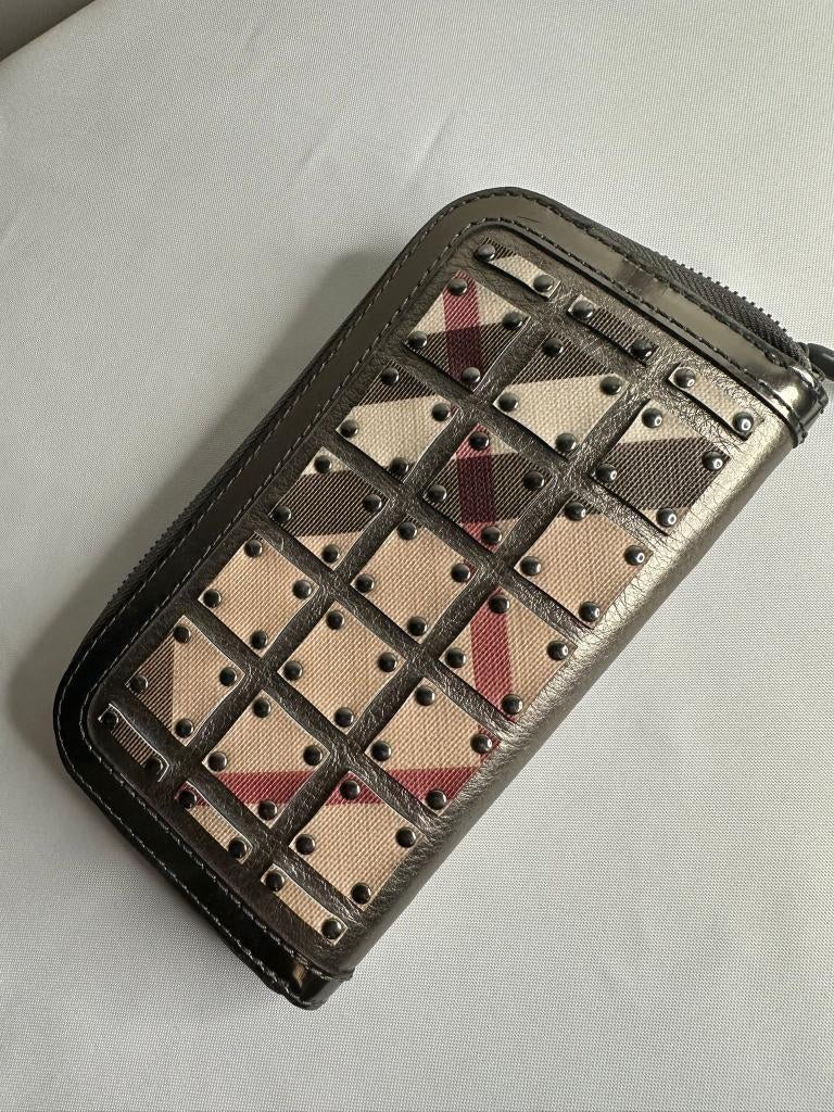 Burberry Nova Check portemonnee met rits en metalen noppen., Handtassen en Accessoires, Portemonnees, Ophalen, Zo goed als nieuw