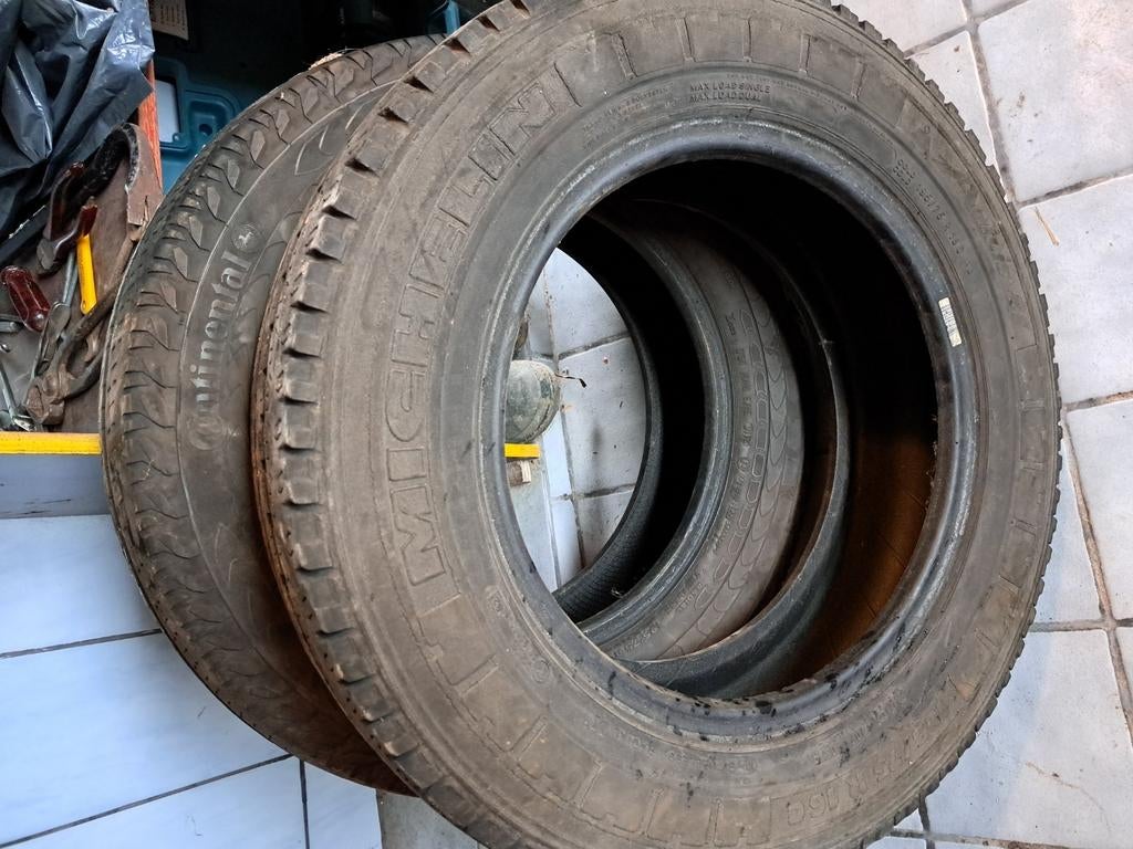 2 banden camionette, Enlèvement, Comme neuf