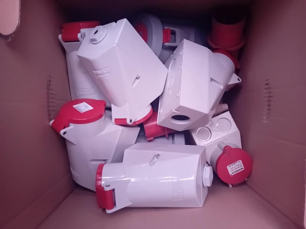 Prises et prises CE, Bricolage & Construction, Enlèvement ou Envoi, Comme neuf, Interrupteur