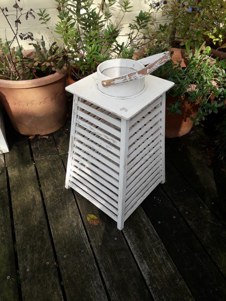 Grote lantaarn / kaarsenhouder met glas, Huis en Inrichting, Woonaccessoires | Kandelaars en Kaarsen, Gebruikt, Kandelaar, Hout