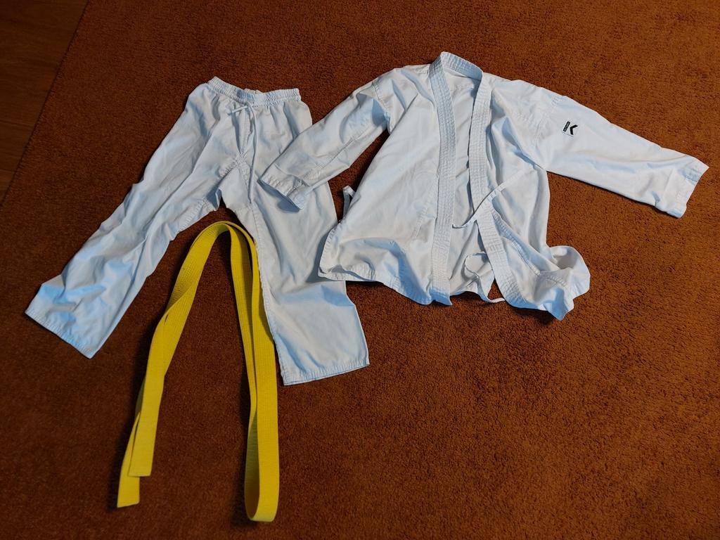 karate kimono 140 + gele gordel, Ophalen
