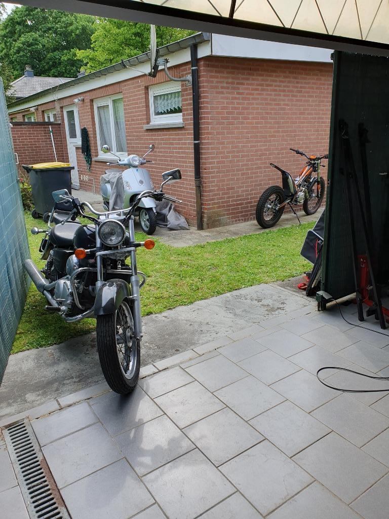 Moto Shadow 125, Motos, Chopper, 2 cylindres, 125 cm³, Jusqu'à 11 kW
