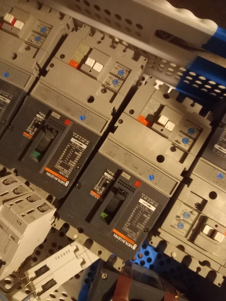 Lot pour électricité, Enlèvement ou Envoi, Comme neuf