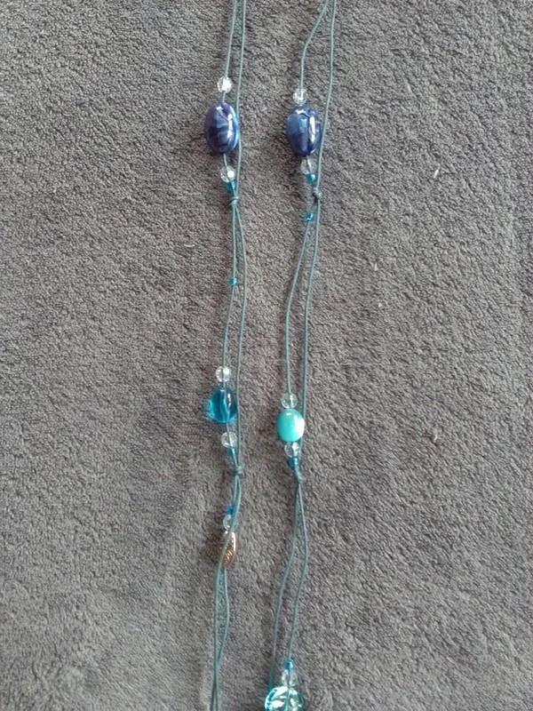 Collier sautoir à perles bleues/turquoises, Bijoux, Sacs & Beauté, Colliers, Enlèvement ou Envoi, Utilisé, Bleu, Autres matériaux