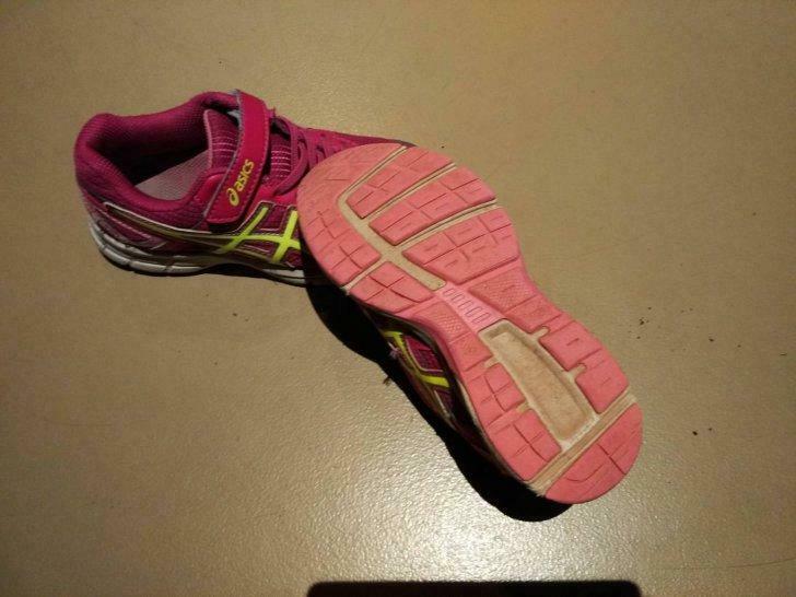 Roze Asics goede loopschoenen sportschoenen 2paar maat 29 30, Ophalen of Verzenden, Gebruikt, Meisje, Sportschoenen