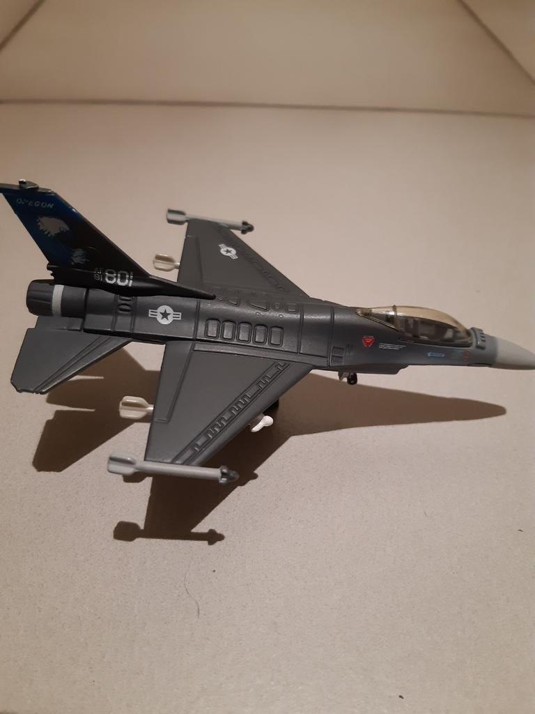 Klein Straaljagertje,F16 Fighting Falcon., Hobby en Vrije tijd, Ophalen of Verzenden, Gebruikt
