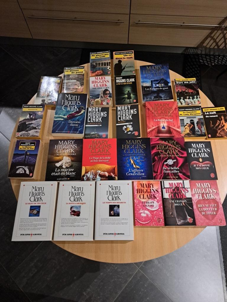 Livres Mary Higgins Clark : Lot de 27 livres, Livres, Enlèvement, Comme neuf, Mary Higgins Clark., Amérique