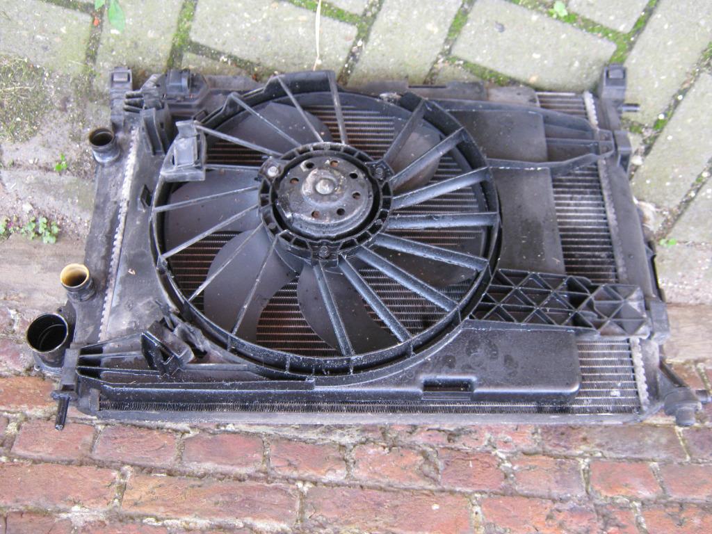 radiateur complet pour renault megane Scenic 1.9dci 2006, Ophalen of Verzenden, Gebruikt, Renault, Motorkap