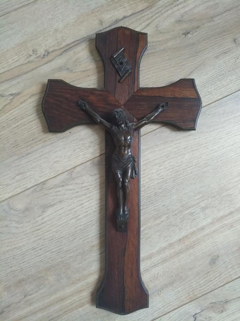 Belle grande croix en bois avec beau  Christ en cuivre, Enlèvement ou Envoi, Comme neuf, Autres types, Christianisme | Catholique