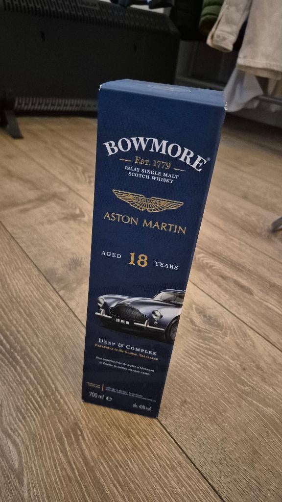 Bowmore Aston Martin 18 Years, Verzamelen, Overige gebieden, Overige typen, Ophalen of Verzenden, Zo goed als nieuw