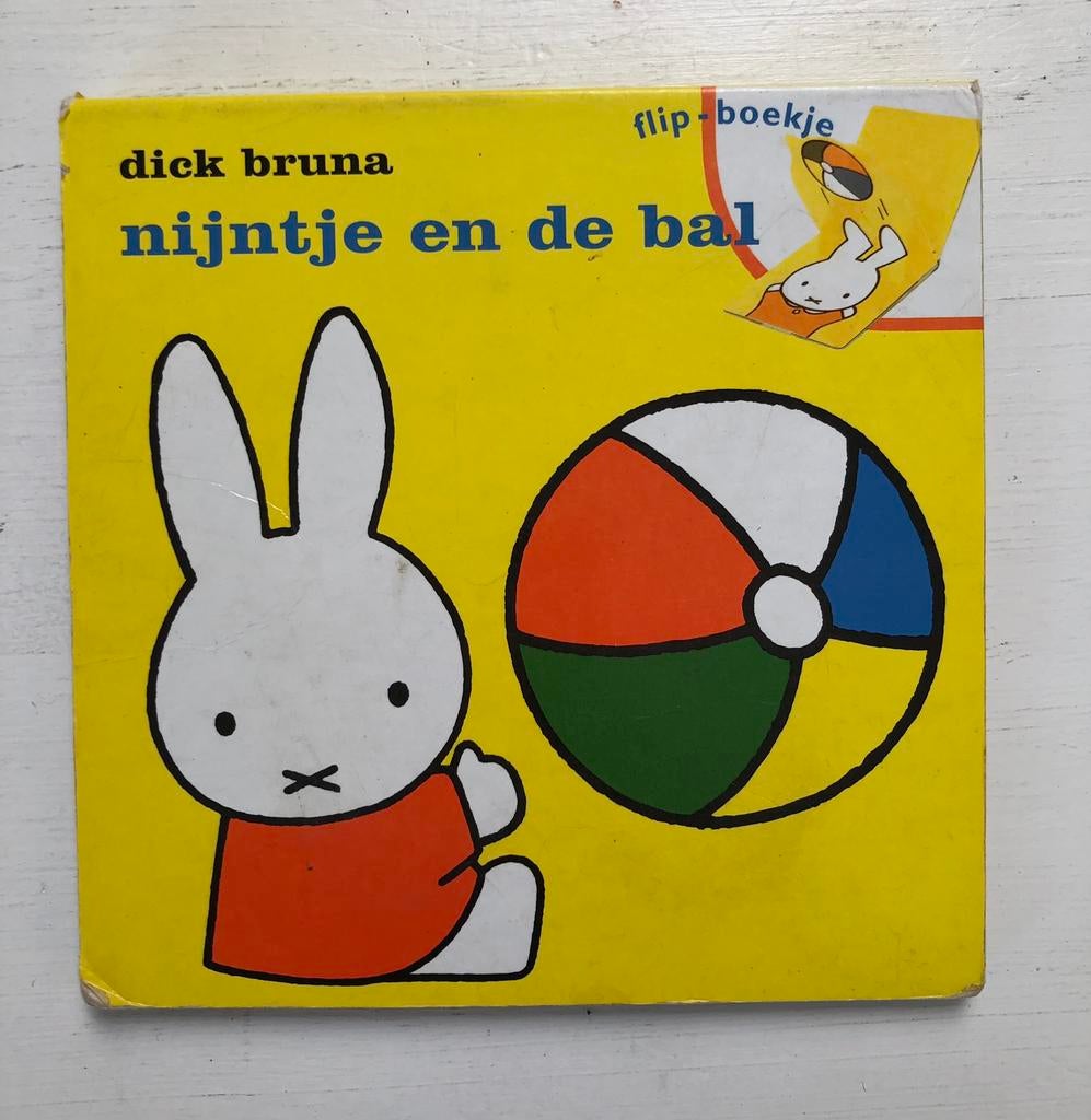 Nijntje en de bal Dick Bruna kartonnen flip-boekje, Enlèvement ou Envoi, Utilisé, Dick Bruna, Livre à déplier, à toucher ou à découvrir