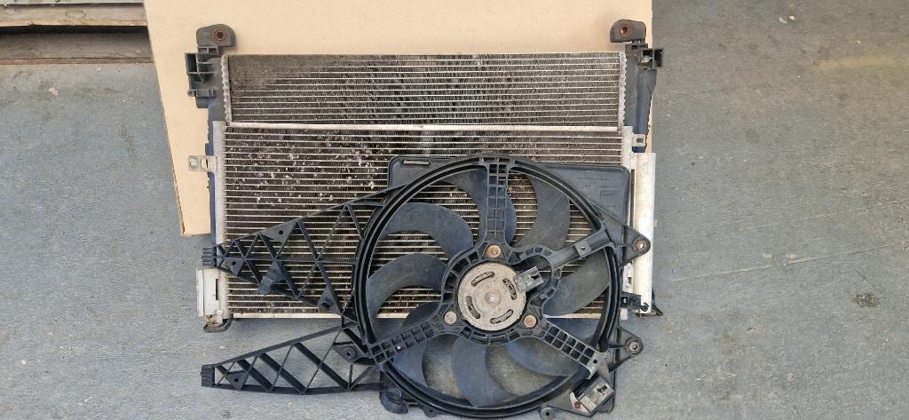 BLOC radiateur FIAT GRANDE PUNTO 1.3 JTD 1L3 COMPLET masque, Auto-onderdelen, Airco en Verwarming, Fiat, Ophalen