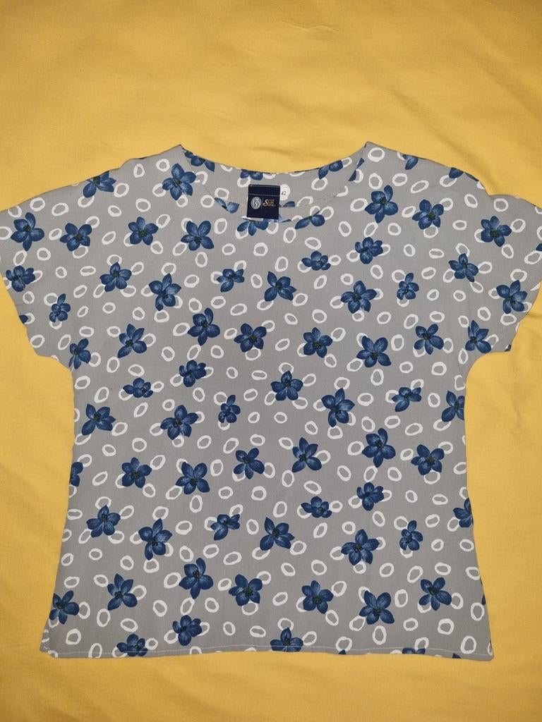 Blouse fluide Sixt Sense 42 grise fleurs bleues, Sixt Sense, Enlèvement ou Envoi, Comme neuf, Taille 42/44 (L)