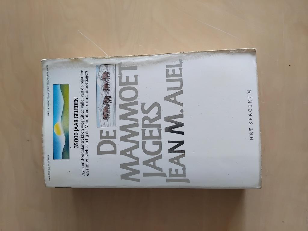 Boek De mammoetjagers - Jean M. Auel, Boeken, Ophalen of Verzenden