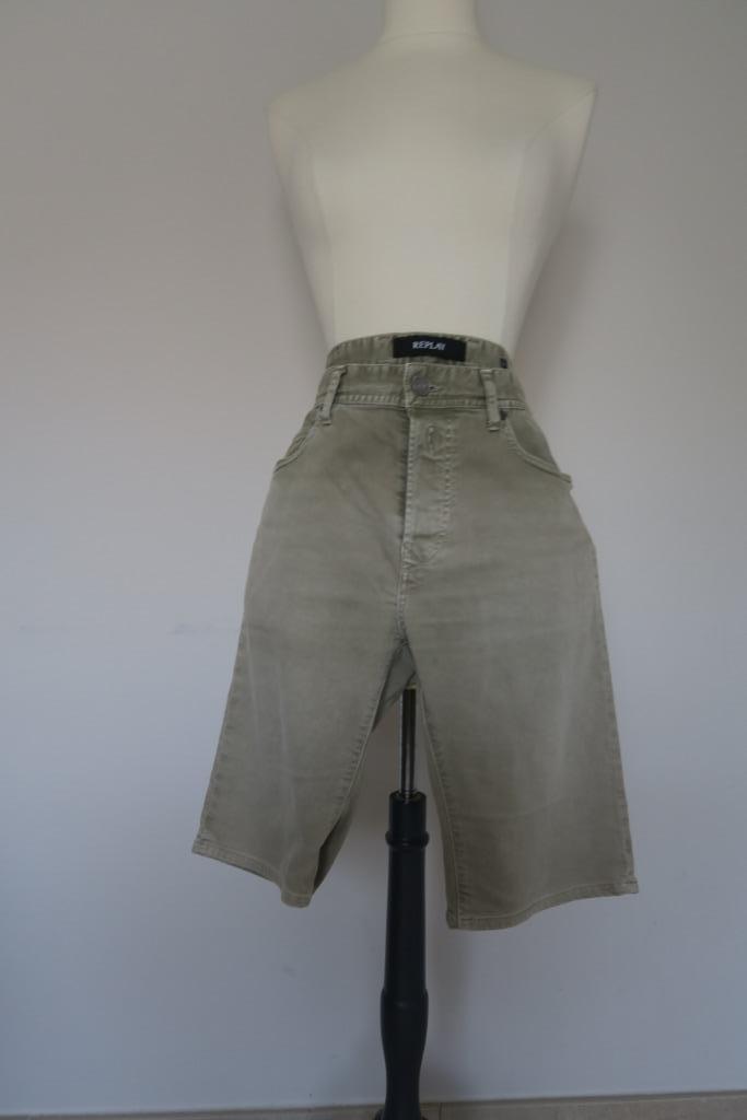 Lichtgroene jeansshort/bermuda - Replay - M 31, Overige kleuren, Overige jeansmaten, Ophalen of Verzenden, Gedragen