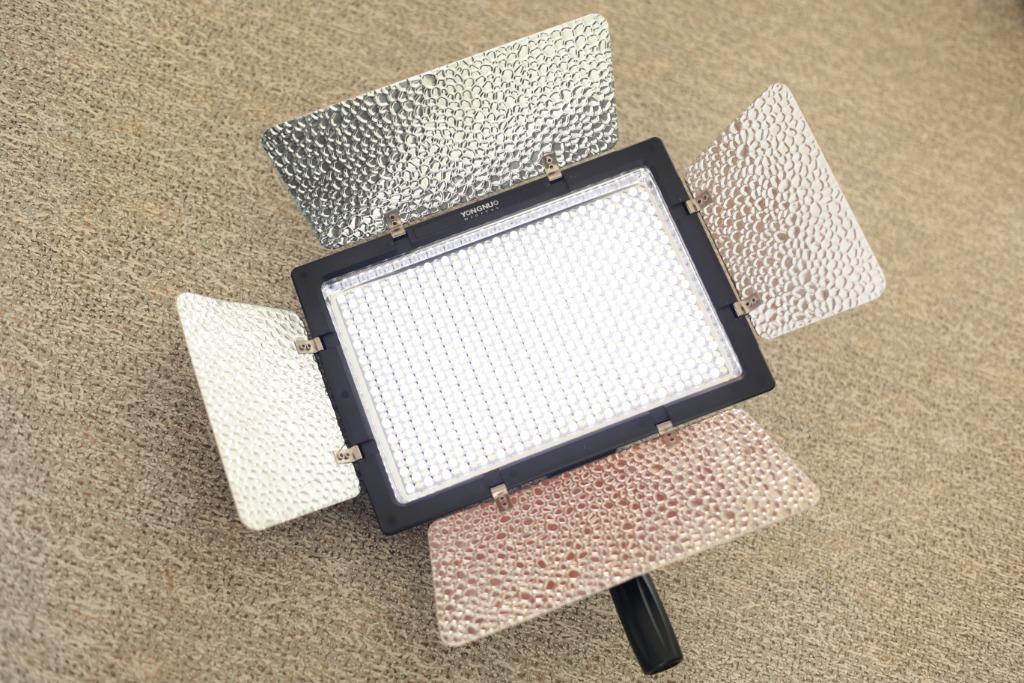 Éclairage Vidéo LED Yongnuo YN-900 5500K - Très Puissant, Ophalen of Verzenden, Zo goed als nieuw, Lamp of Flitsset