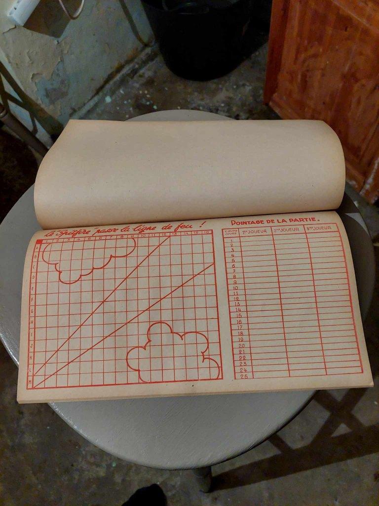 Spel met 2 boeken De Spitfire overschrijdt de vuurlinie, Hobby en Vrije tijd, Drie of vier spelers, Verzenden, Zo goed als nieuw