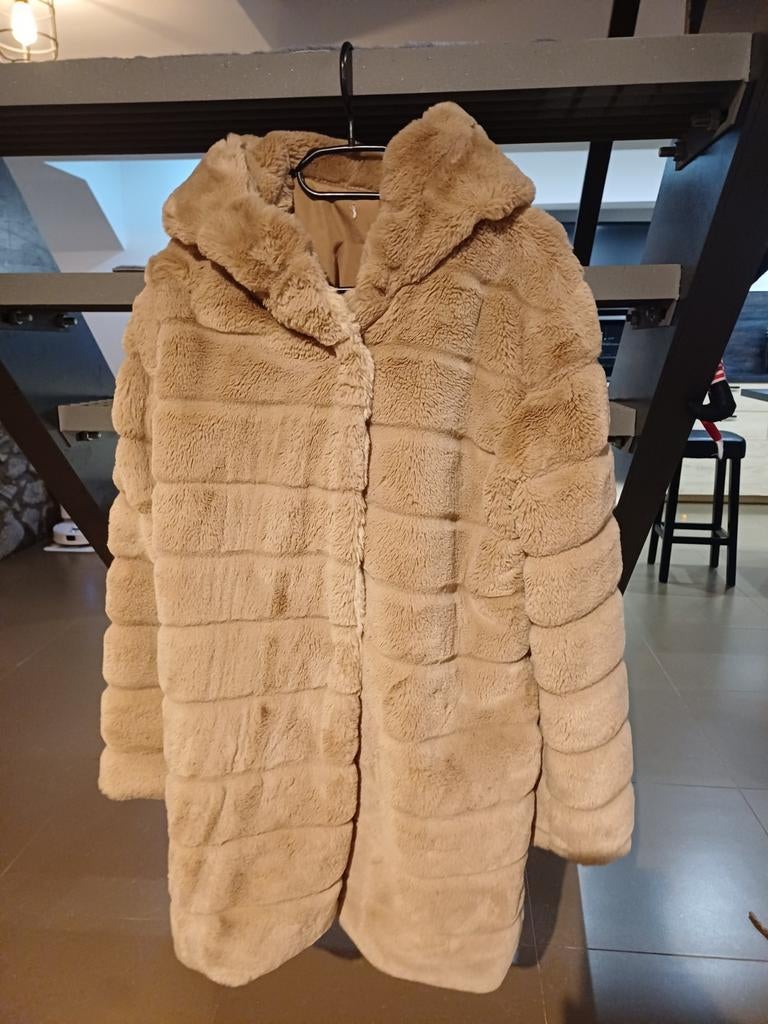 Doudoune fausse fourrure neuve