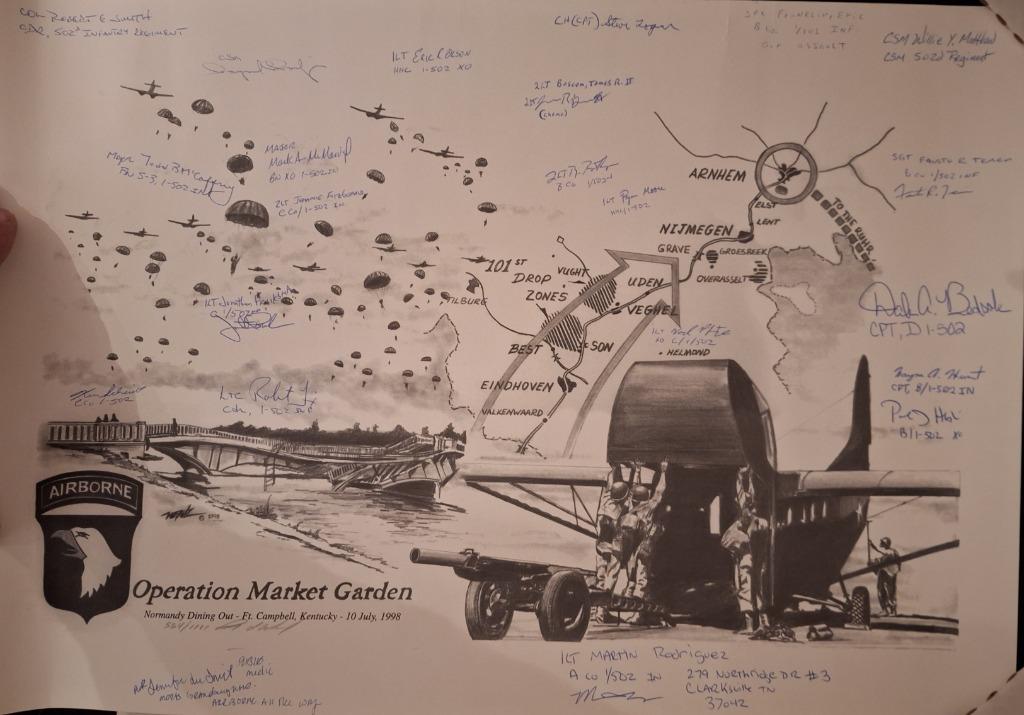 22 autographes vétérans 101 AIRBORNE (MARKET GARDEN), Collections, Objets militaires | Seconde Guerre mondiale, Enlèvement ou Envoi