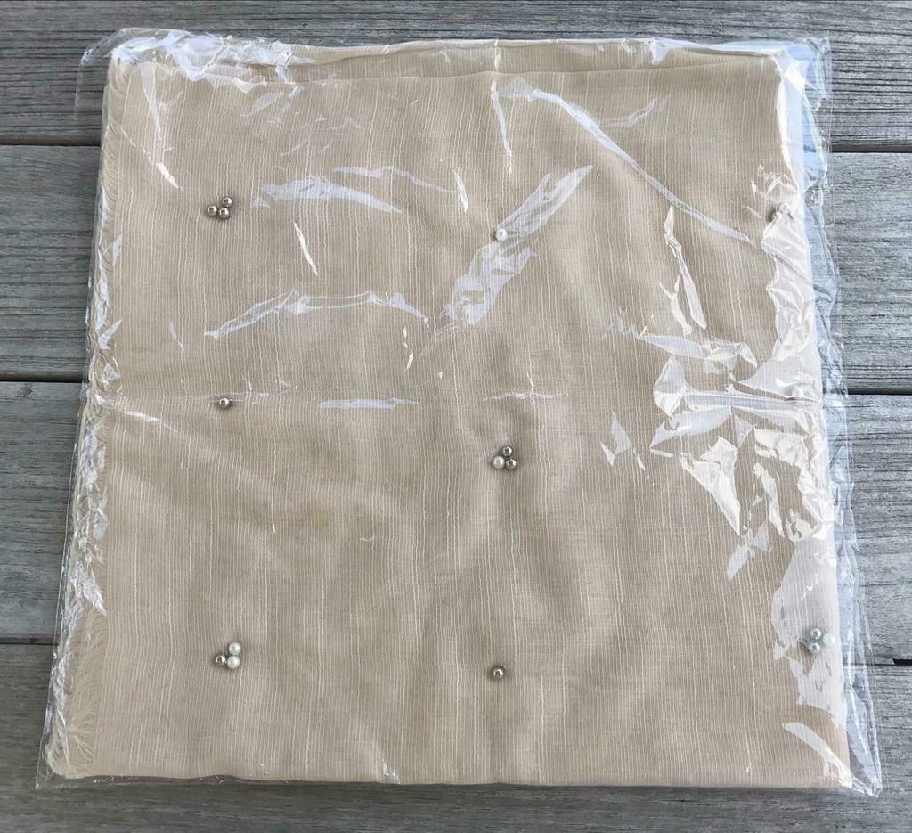 Joli foulard beige avec perles *Nouveau*, Enlèvement ou Envoi, Comme neuf, Écharpe