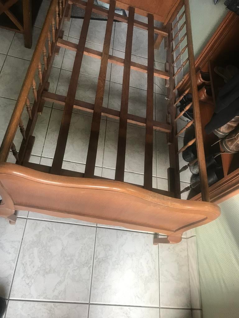 Lit enfant en chêne ancien, Enlèvement