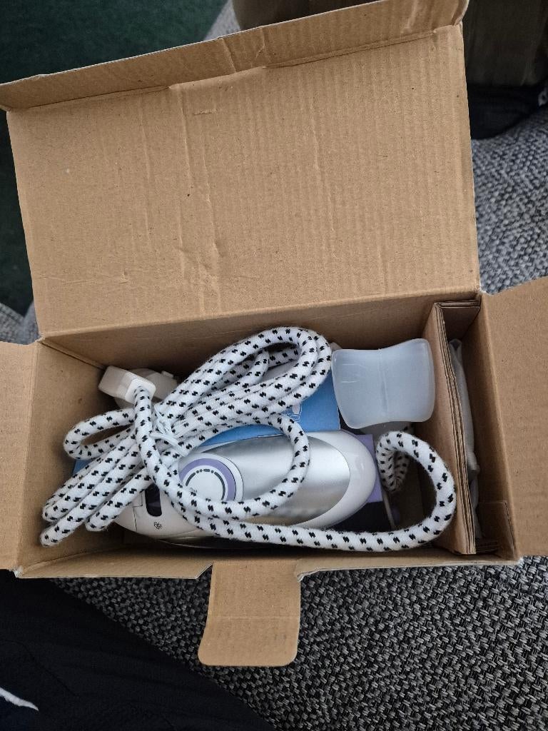 Reisstrijkijzer, Elektronische apparatuur, Ophalen of Verzenden, Zo goed als nieuw, Strijkijzer met snoer